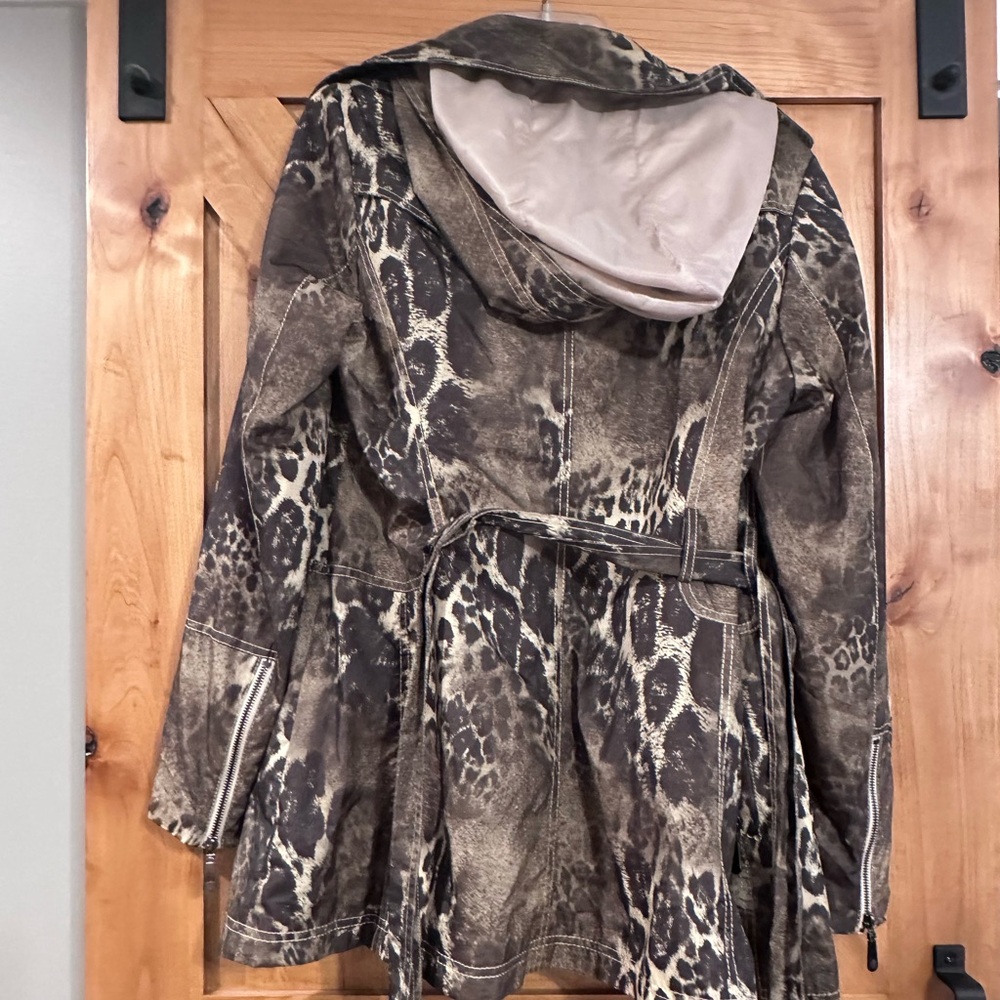 Vince Camuto Leopard Print Rain Coat/ Jacket- Large - Picture 3 of 6